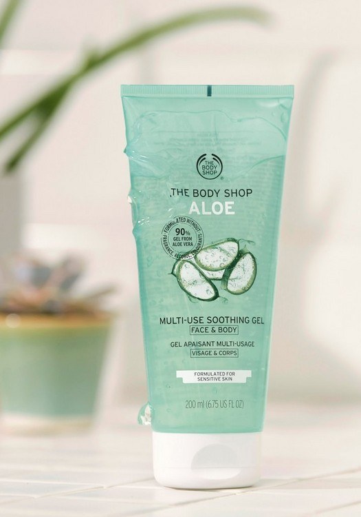 https://www.thebodyshop.co.za/assets/products/ALOE_MULTI-USE_SOOTHING_GEL_200ML_4_INRSDPS621-product-zoom.jpg