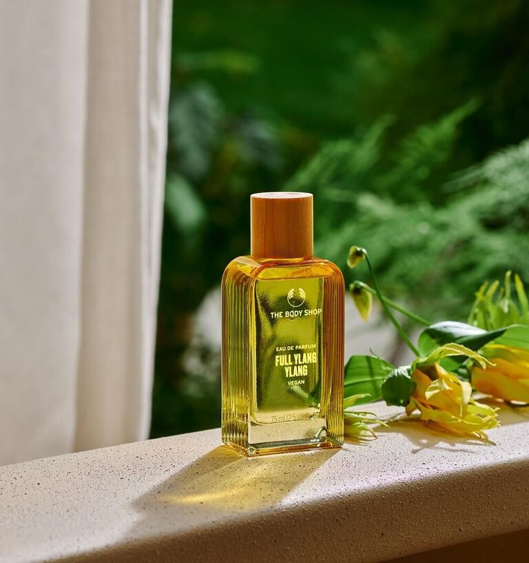 Full Ylang Yl ANG EDP Backgeround