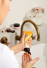 OILS OF LIFE INTENSELY REVITALISING CLEANSING OIL IN GEL 100 ML 7 INRSAPS849 product zoom
